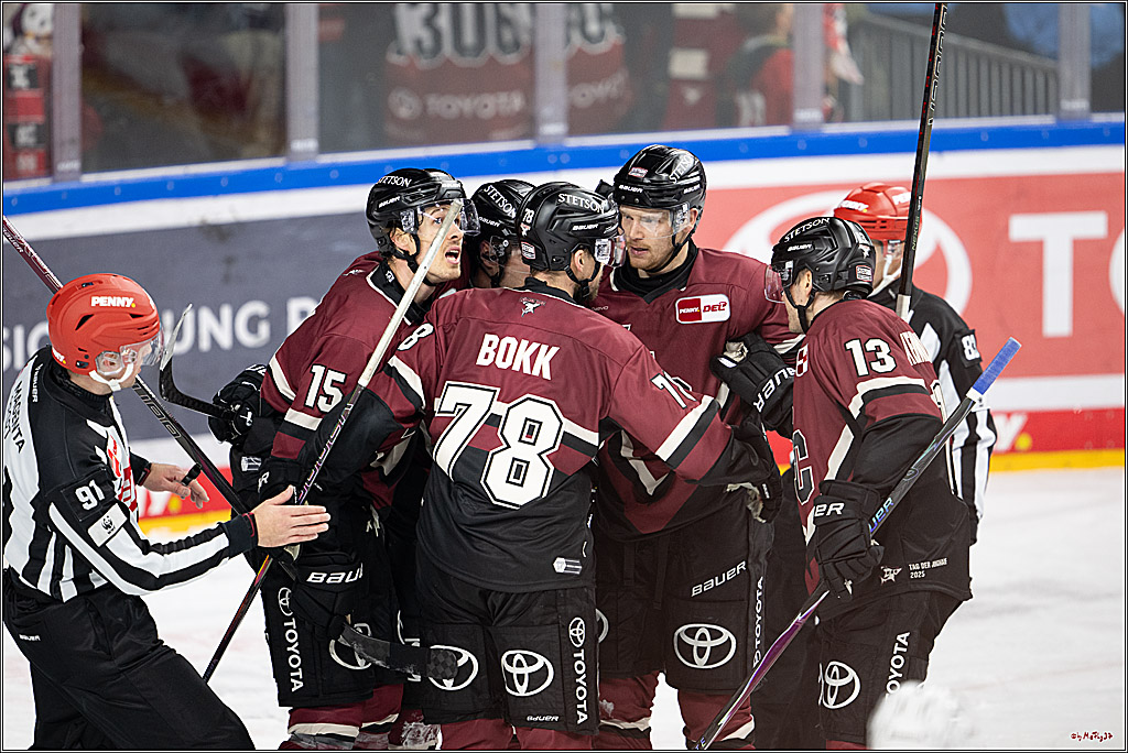 PENNY DEL 1; Kölner Haie - Adler Mannheim; Köln, 14.12.2025