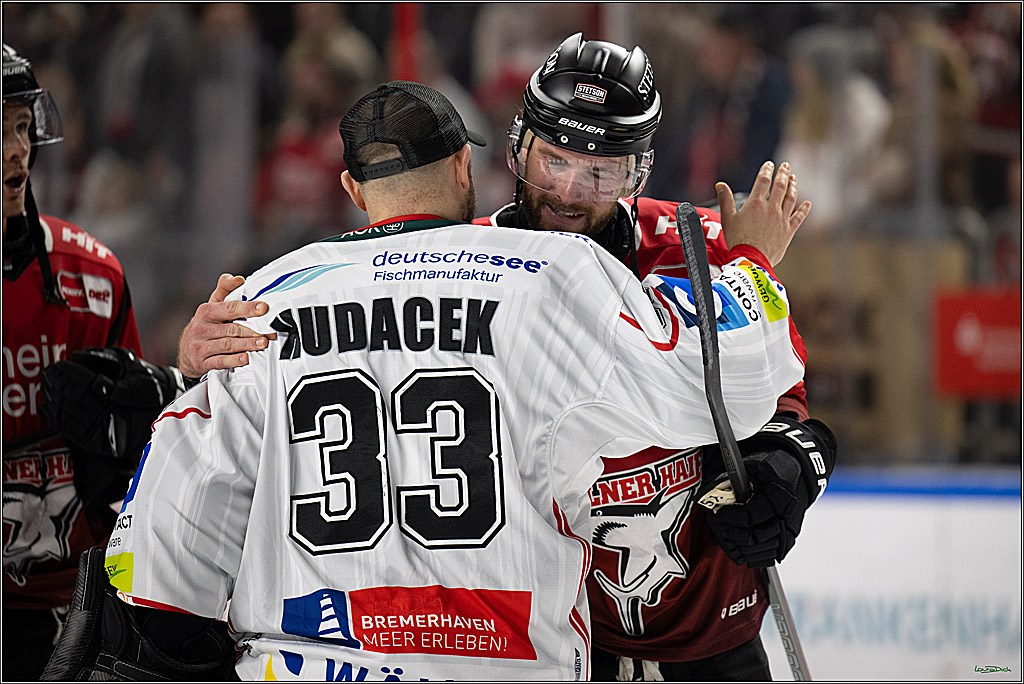 DEL: Kölner Haie - Fischtown Pinguins Bremerhaven; Köln, 26.12.2025
