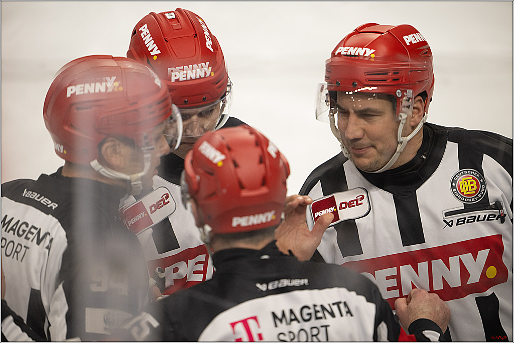 PENNY DEL: Kölner Haie - Schwenninger Wild Wings; Köln, 28.12.2025