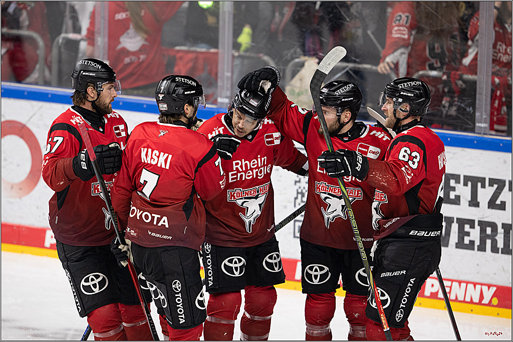PENNY DEL: Kölner Haie - Schwenninger Wild Wings; Köln, 28.12.2025