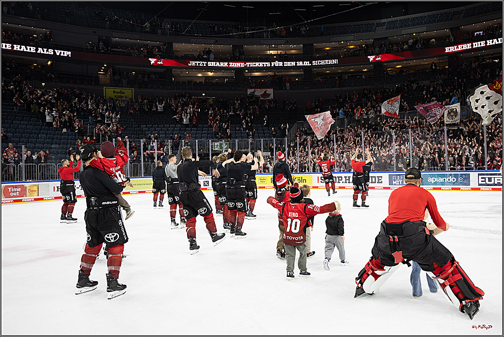 PENNY DEL: Kölner Haie - Schwenninger Wild Wings; Köln, 28.12.2025