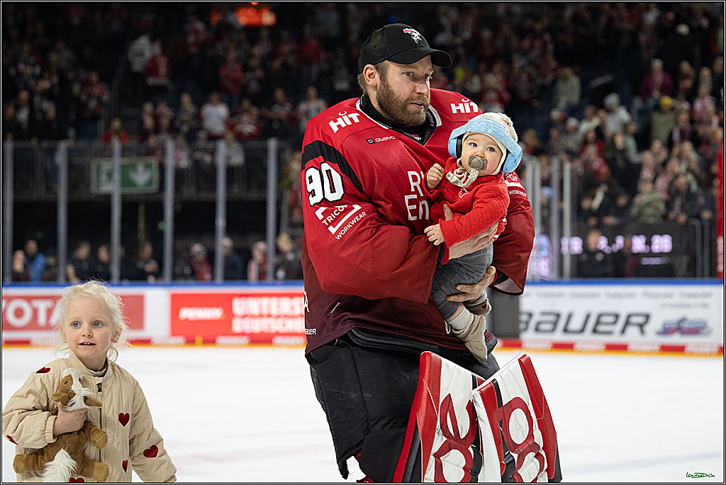 PENNY DEL: Kölner Haie - Schwenninger Wild Wings; Köln, 28.12.2025