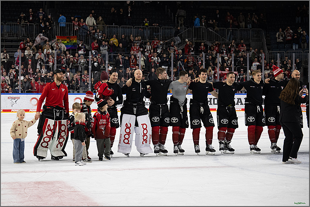 PENNY DEL: Kölner Haie - Schwenninger Wild Wings; Köln, 28.12.2025