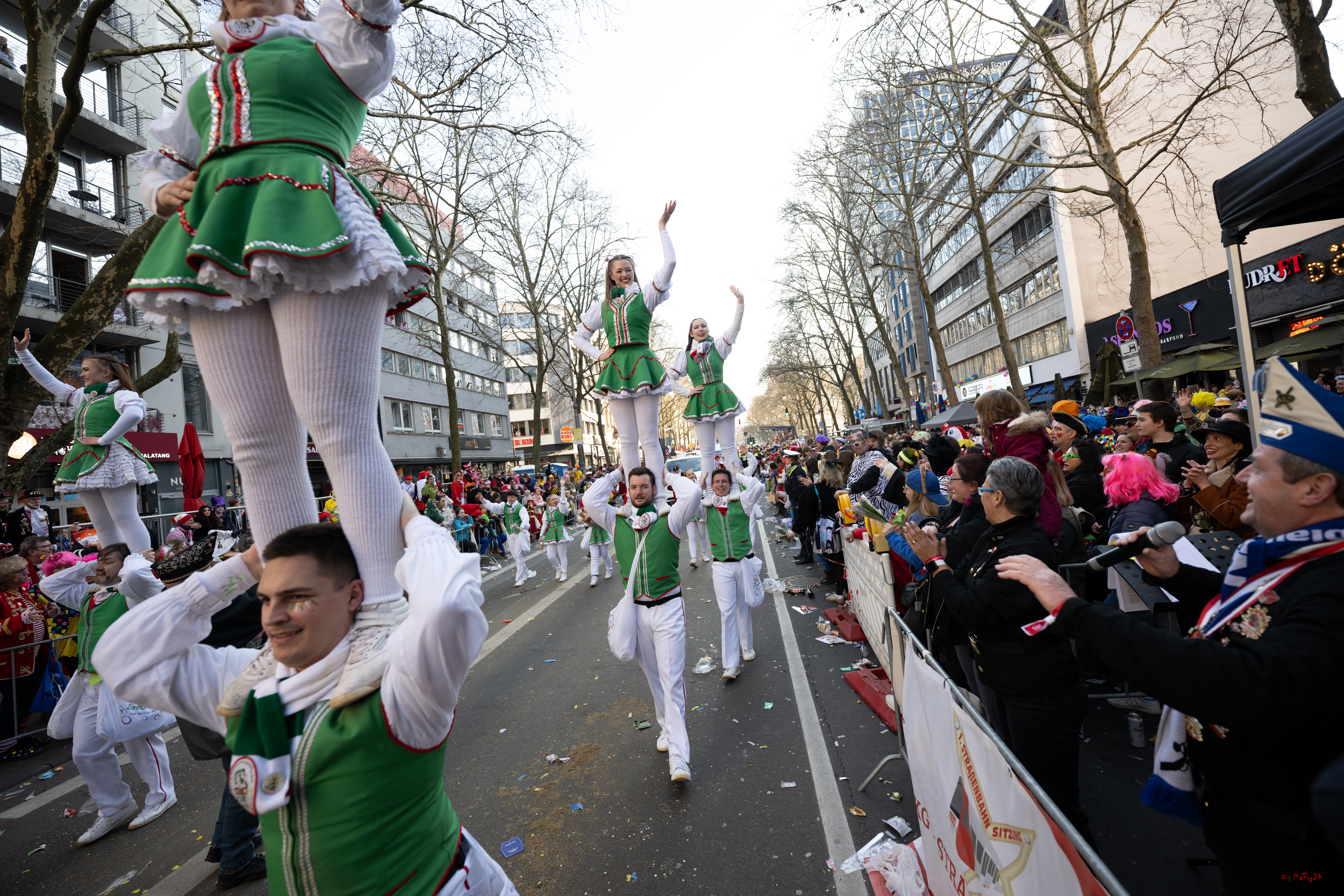 Rosenmontag Tribüne - KG 1. Straßenbahnsitzung e.V., 03.03.2025 Karneval, Brauchtum, Kostüme, Feiern, Club, Freude, Sonnenschein,