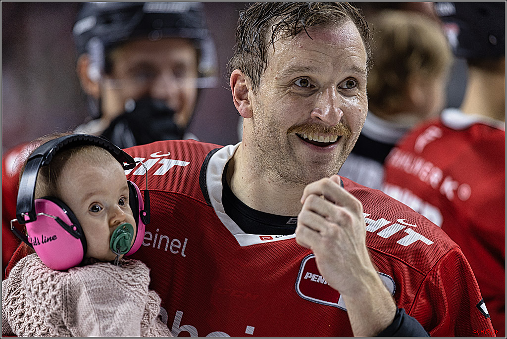 PENNY DEL 1. Koelner Haie - Augsburger Panther; Koeln, 03.10.2023