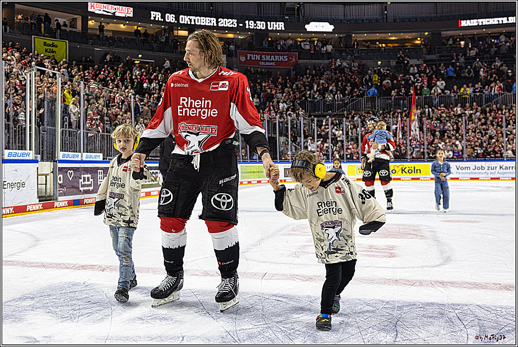 PENNY DEL 1. Koelner Haie - Augsburger Panther; Koeln, 03.10.2023