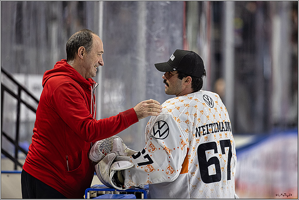 PENNY DEL 1. Koelner Haie - Grizzlys Wolfsburg; Koeln, 28.11.2023