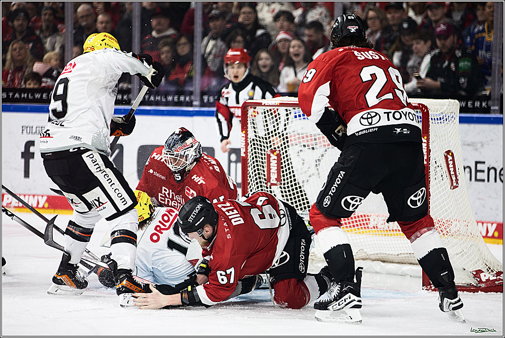 PENNY DEL; Koelner Haie- Loewen Frankfurt; Koeln, 26.12.2023