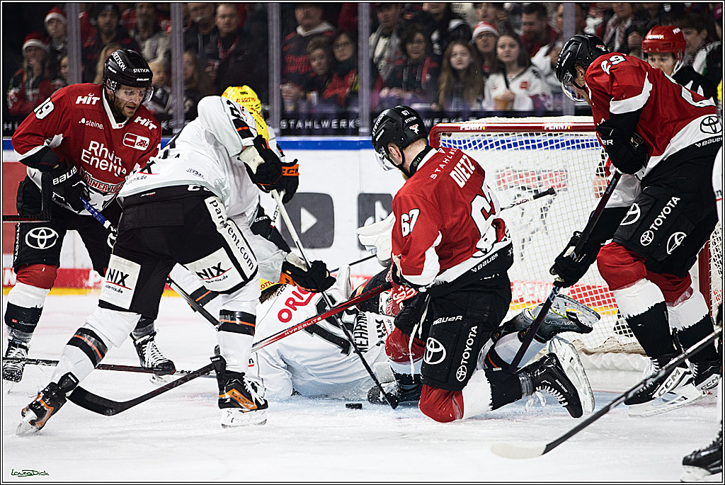 PENNY DEL; Koelner Haie- Loewen Frankfurt; Koeln, 26.12.2023
