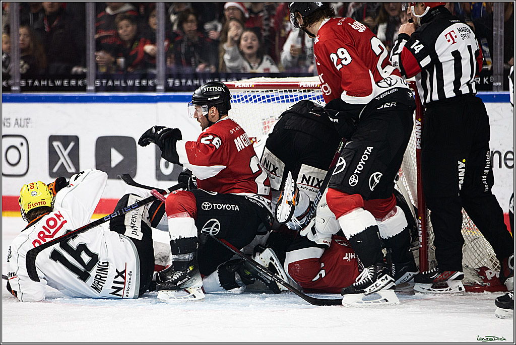 PENNY DEL; Koelner Haie- Loewen Frankfurt; Koeln, 26.12.2023
