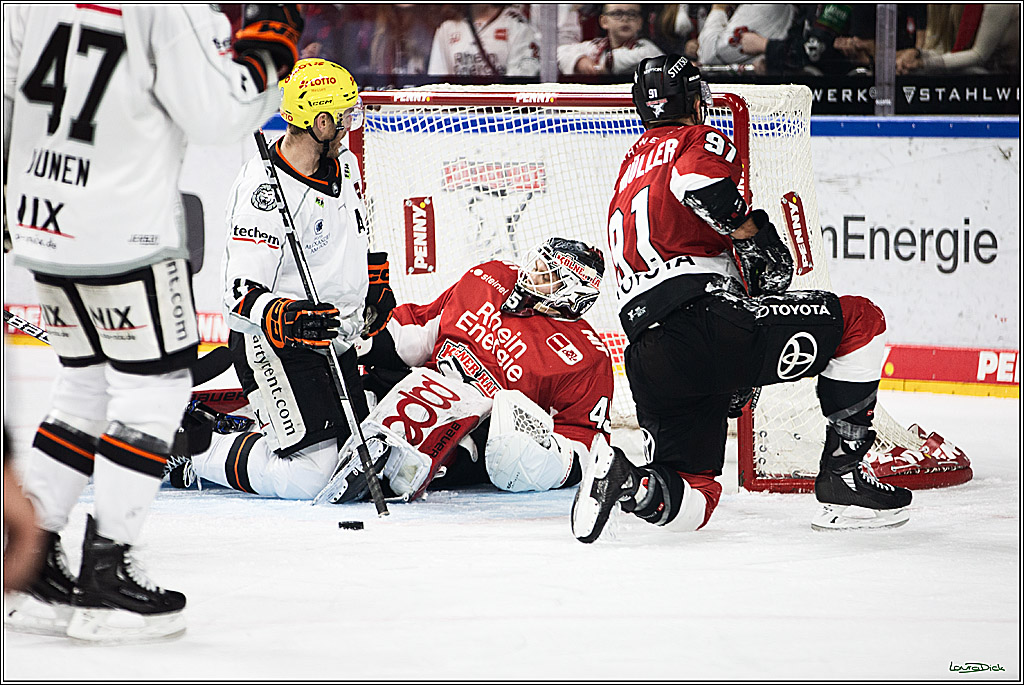 PENNY DEL; Koelner Haie- Loewen Frankfurt; Koeln, 26.12.2023