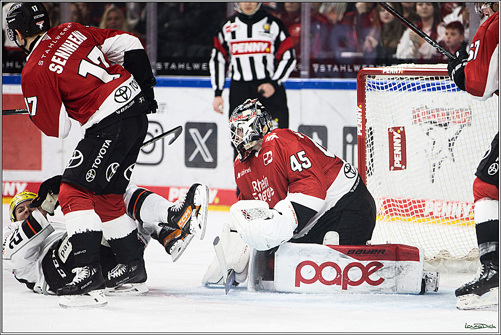 PENNY DEL; Koelner Haie- Loewen Frankfurt; Koeln, 26.12.2023