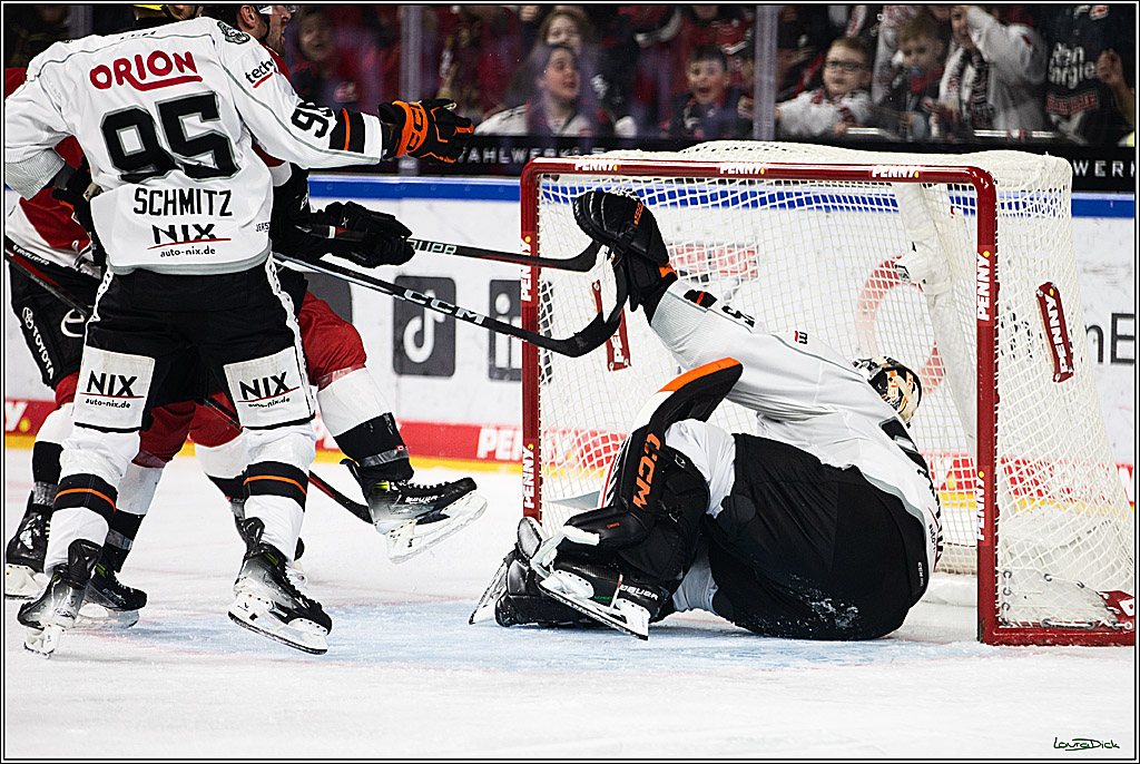 PENNY DEL; Koelner Haie- Loewen Frankfurt; Koeln, 26.12.2023