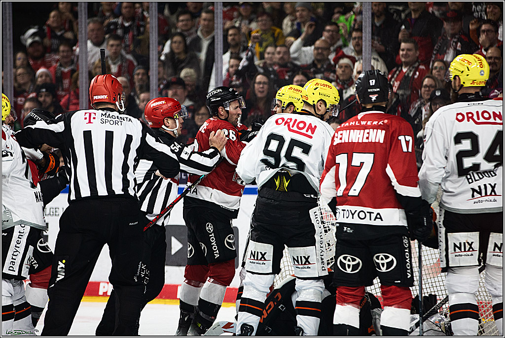 PENNY DEL; Koelner Haie- Loewen Frankfurt; Koeln, 26.12.2023