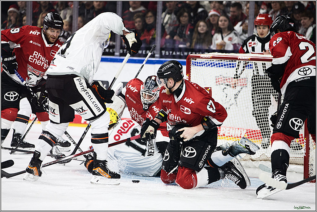 PENNY DEL; Koelner Haie- Loewen Frankfurt; Koeln, 26.12.2023