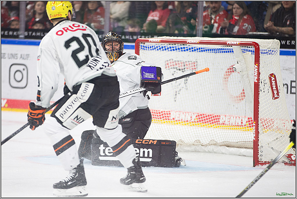 PENNY DEL; Koelner Haie-Loewen Frankfurt; Koeln, 16.02.2024