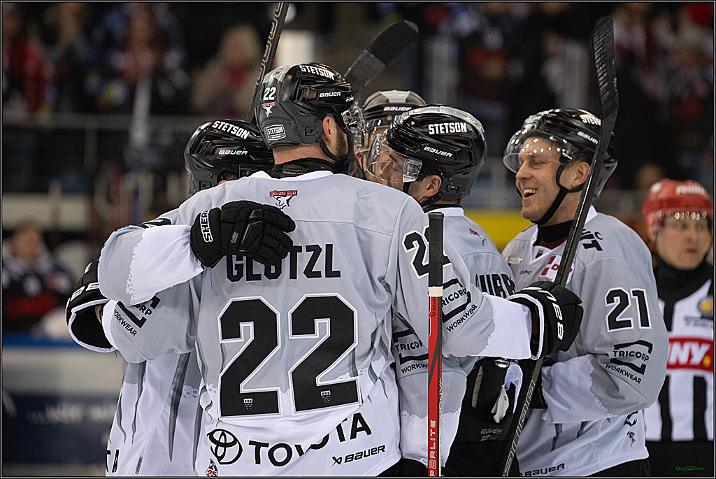 PENNY DEL; Fischtown Pinguins-Koelner Haie; Bremerhaven, 16.03.2025
