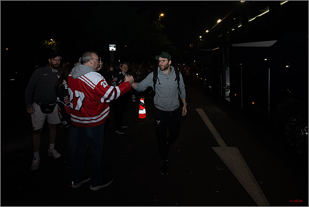 PENNY DEL 1 - Vizemeister kommt in Köln an; Köln, 26.04.2025