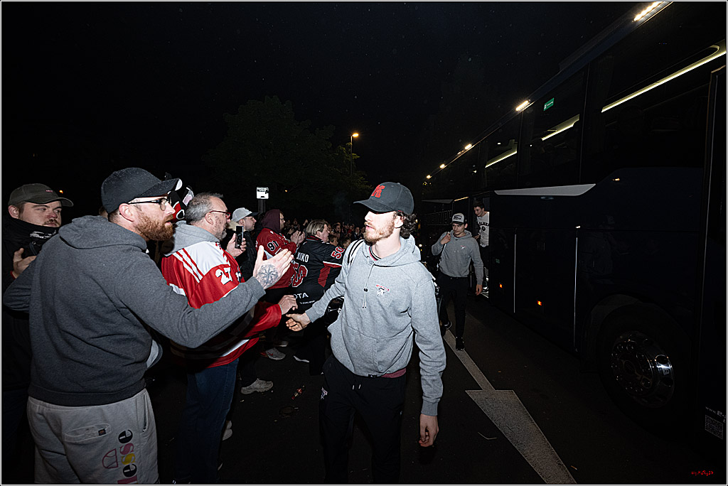 PENNY DEL 1 - Vizemeister kommt in Köln an; Köln, 26.04.2025