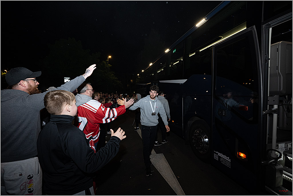 PENNY DEL 1 - Vizemeister kommt in Köln an; Köln, 26.04.2025
