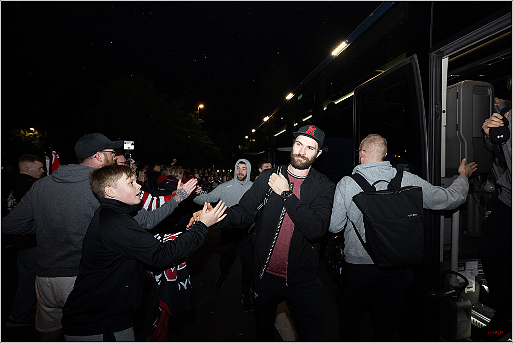 PENNY DEL 1 - Vizemeister kommt in Köln an; Köln, 26.04.2025
