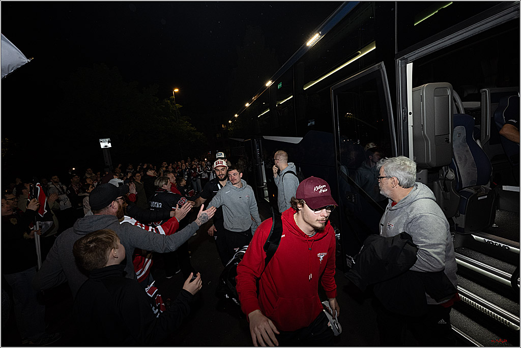 PENNY DEL 1 - Vizemeister kommt in Köln an; Köln, 26.04.2025