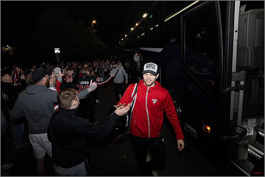 PENNY DEL 1 - Vizemeister kommt in Köln an; Köln, 26.04.2025