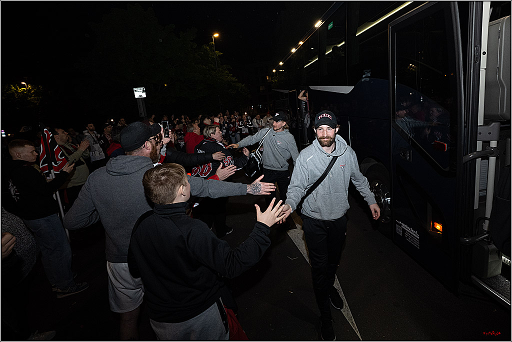 PENNY DEL 1 - Vizemeister kommt in Köln an; Köln, 26.04.2025