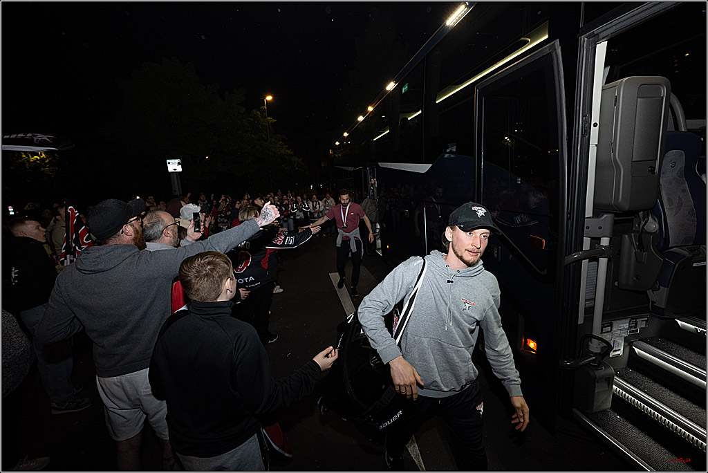 PENNY DEL 1 - Vizemeister kommt in Köln an; Köln, 26.04.2025