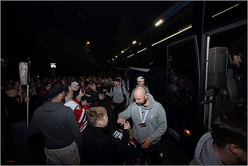 PENNY DEL 1 - Vizemeister kommt in Köln an; Köln, 26.04.2025