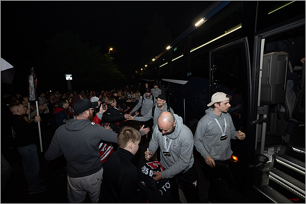 PENNY DEL 1 - Vizemeister kommt in Köln an; Köln, 26.04.2025