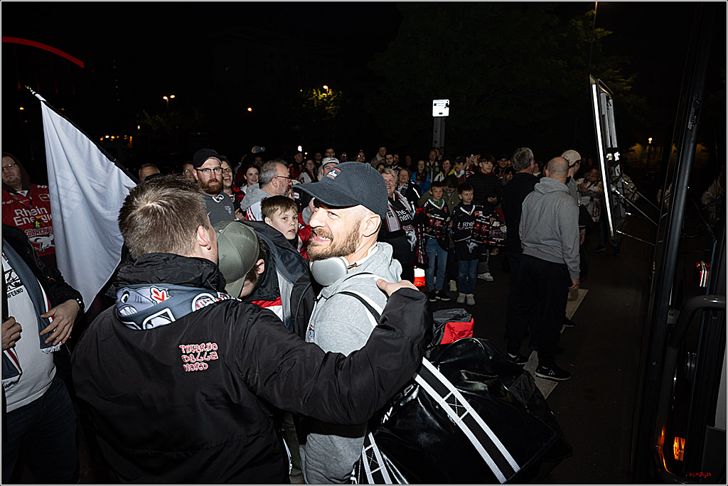 PENNY DEL 1 - Vizemeister kommt in Köln an; Köln, 26.04.2025