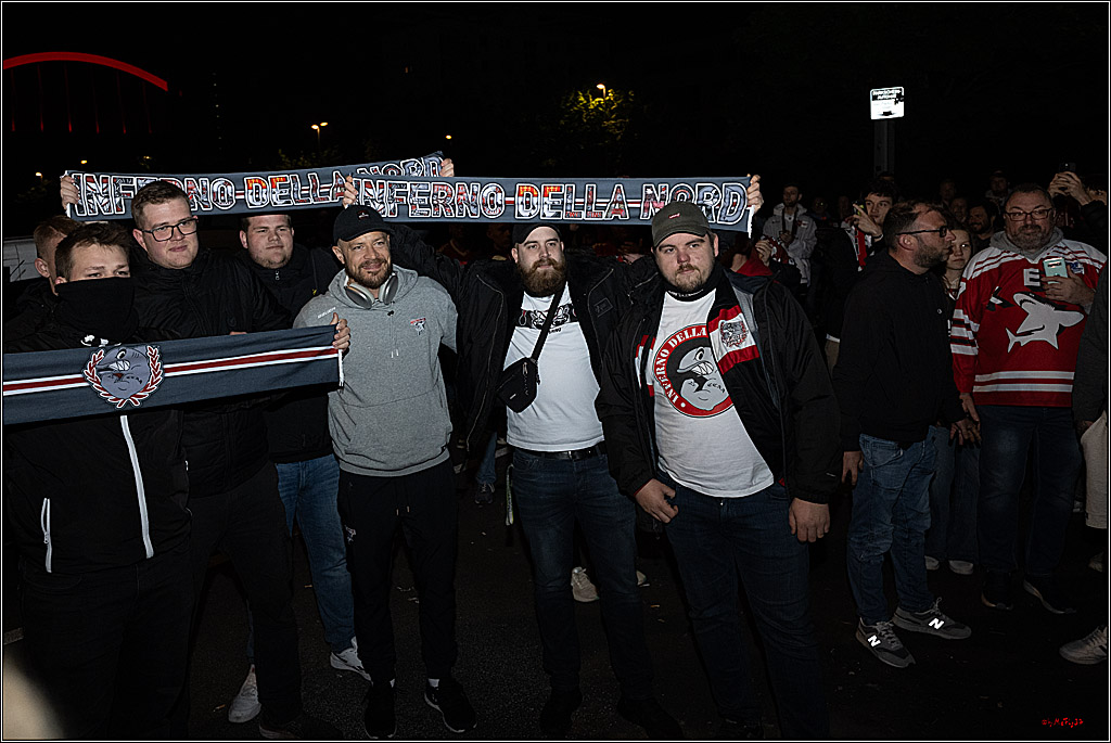 PENNY DEL 1 - Vizemeister kommt in Köln an; Köln, 26.04.2025