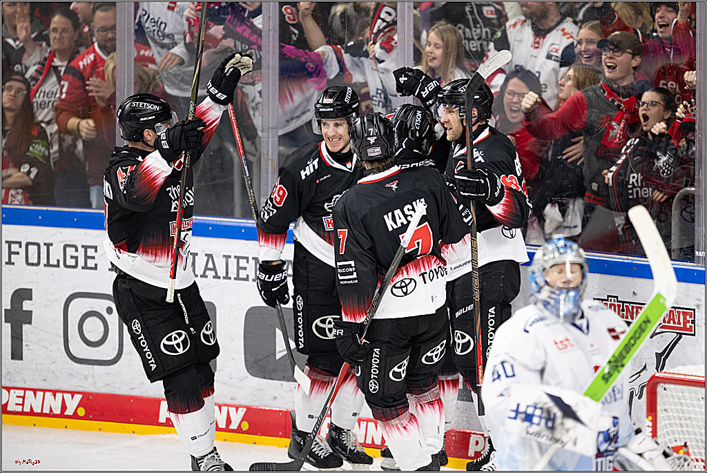 PENNY DEL 1; Kölner Haie - Straubing Tigers; Köln, 19.10.2025