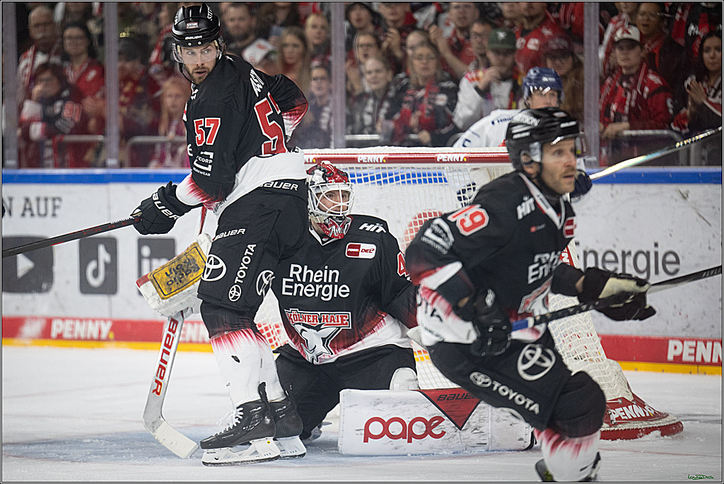 PENNY DEL 1; Koelner Haie - Straubing Tigers; Koeln, 19.10.2025