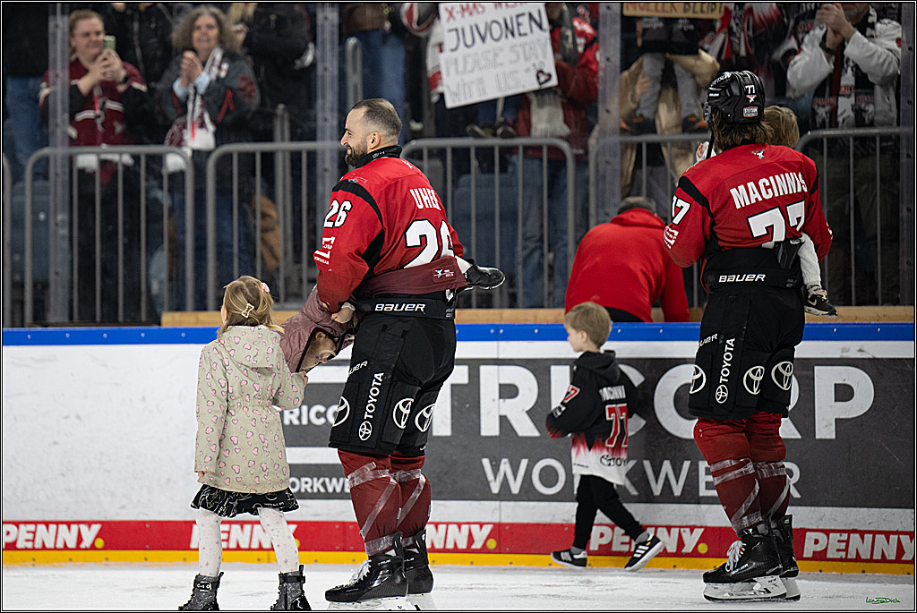 DEL: Kölner Haie - Fischtown Pinguins Bremerhaven; Köln, 26.12.2025