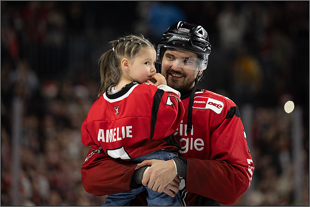 DEL: Kölner Haie - Fischtown Pinguins Bremerhaven; Köln, 26.12.2025