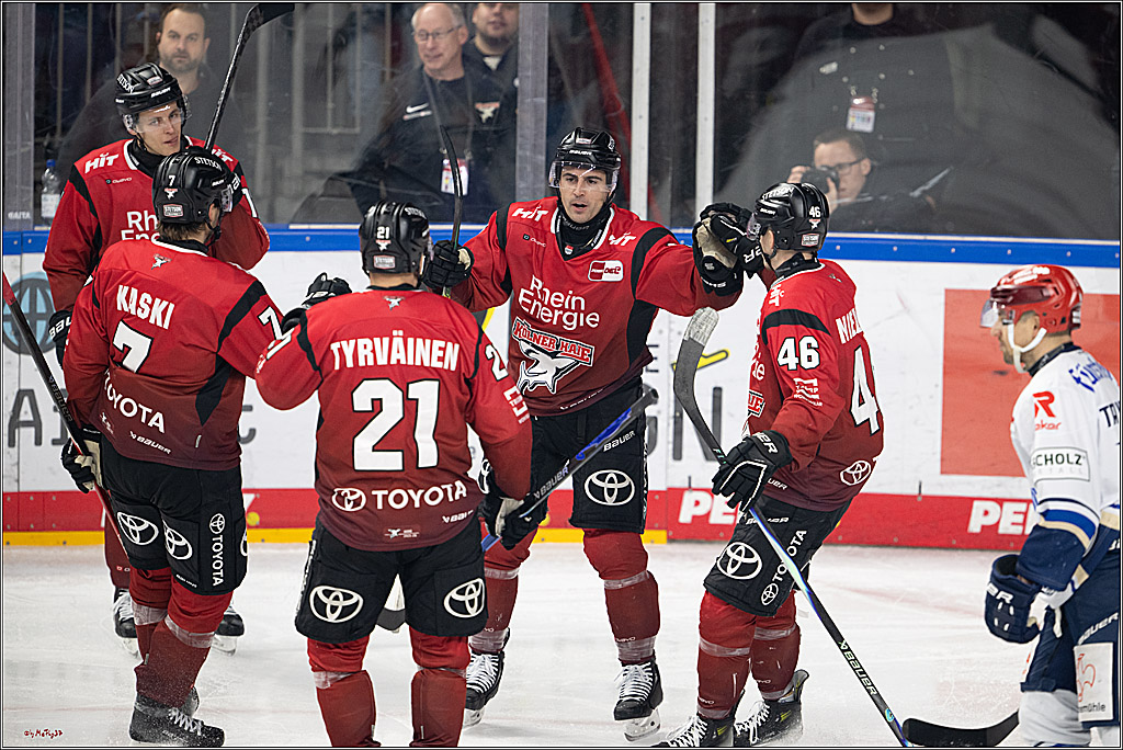 PENNY DEL: Kölner Haie - Schwenninger Wild Wings; Köln, 28.12.2025