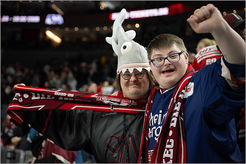 PENNY DEL: Kölner Haie - Schwenninger Wild Wings; Köln, 28.12.2025