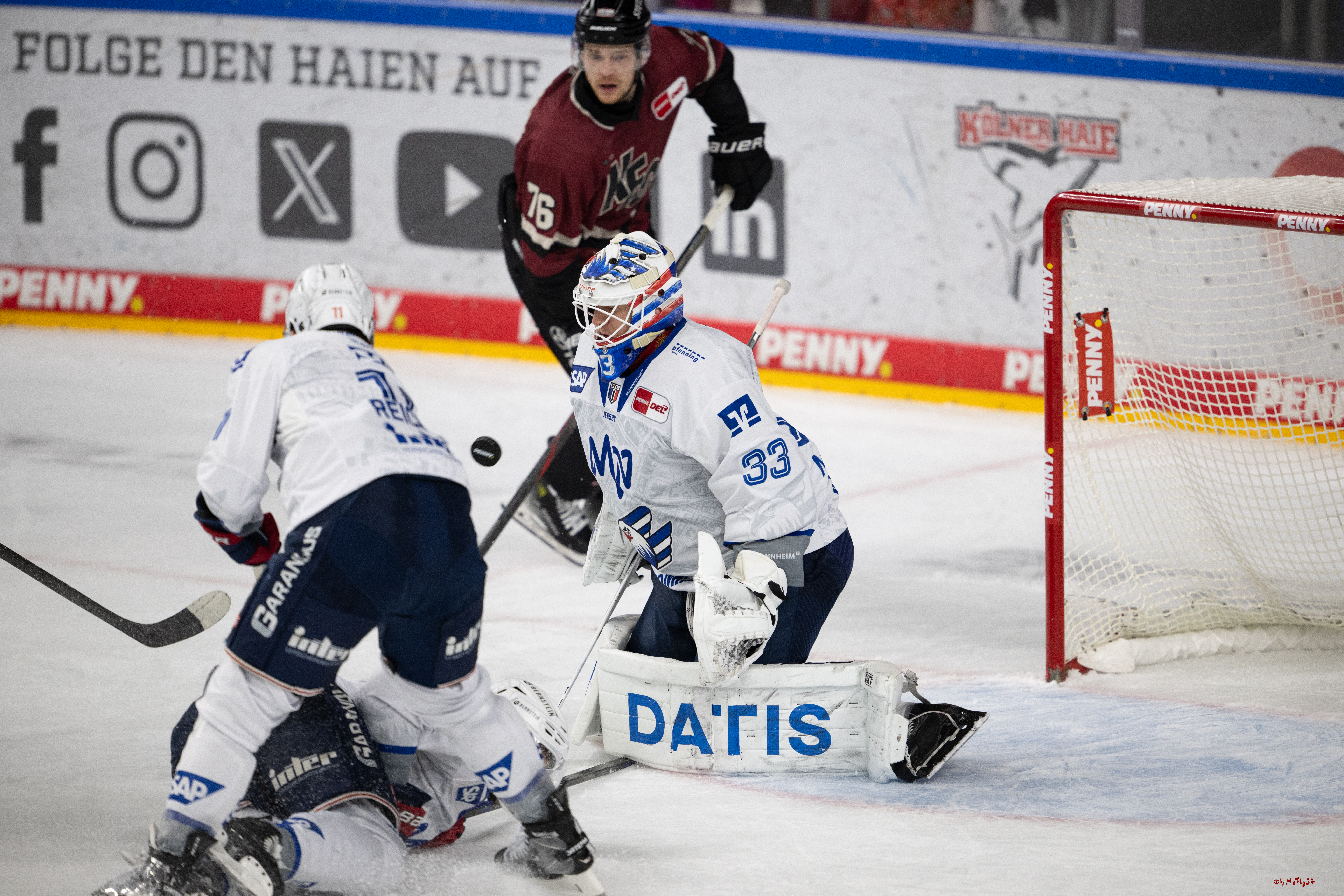 PENNY DEL 1; Kölner Haie - Adler Mannheim; Köln, 14.12.2025