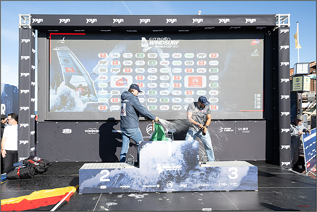 PWA - Citroen - World Windsurfing Tour Sylt 2026 - Tag 9 Siegerrehrungen Slalom Foil Men u. Freestyle Men; Sylt Westerland, 04.10.2026