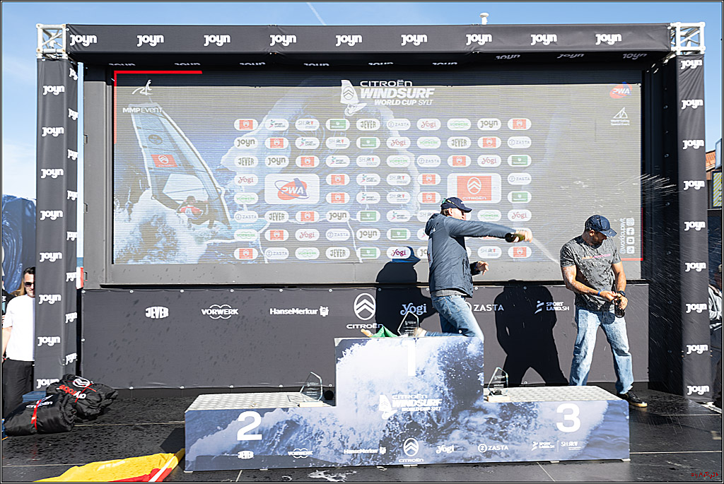 PWA - Citroen - World Windsurfing Tour Sylt 2026 - Tag 9 Siegerrehrungen Slalom Foil Men u. Freestyle Men; Sylt Westerland, 04.10.2026