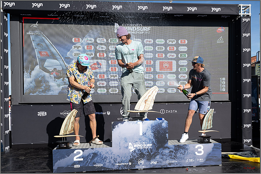 PWA - Citroen - World Windsurfing Tour Sylt 2026 - Tag 9 Siegerrehrungen Slalom Foil Men u. Freestyle Men; Sylt Westerland, 04.10.2026
