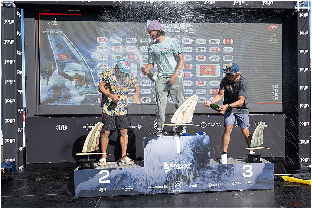 PWA - Citroen - World Windsurfing Tour Sylt 2026 - Tag 9 Siegerrehrungen Slalom Foil Men u. Freestyle Men; Sylt Westerland, 04.10.2026